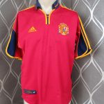 Spain 2000-02 home shirt adidas soccer jersey size M (Euro 2000) 8 signatures (1)