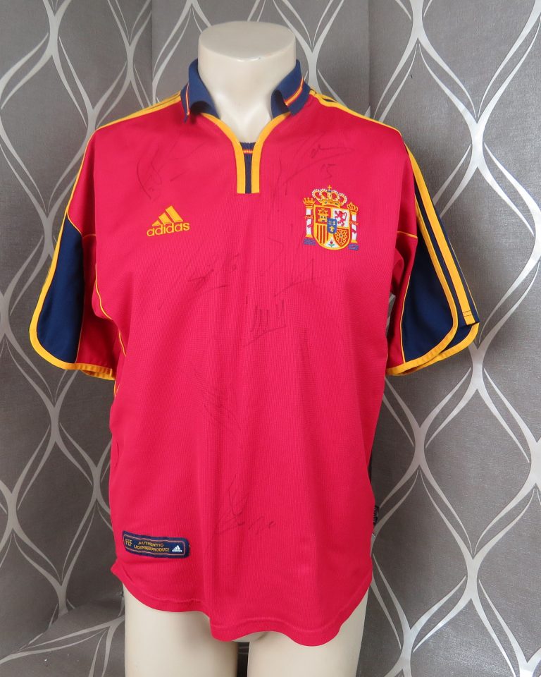 Spain 2000-02 home shirt adidas soccer jersey size M (Euro 2000) 8 signatures (1)