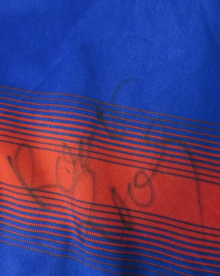 Vintage France 2004-06 home shirt adidas size L Euro 2004 4 signatures Zidane Barthez (6)