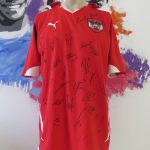 Austria 2010-11 home shirt Puma Osterreich jersey size L Squad Signed (1)
