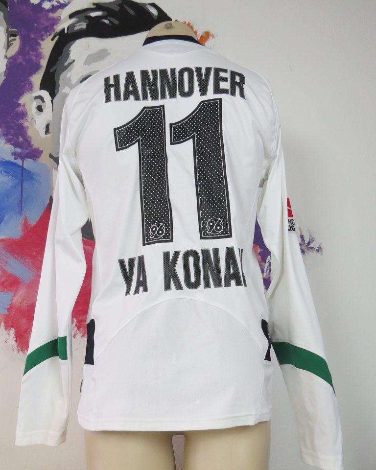 Hannover 96 2009 2010 player away shirt Ya Konan #11 size S Under Armour (3)