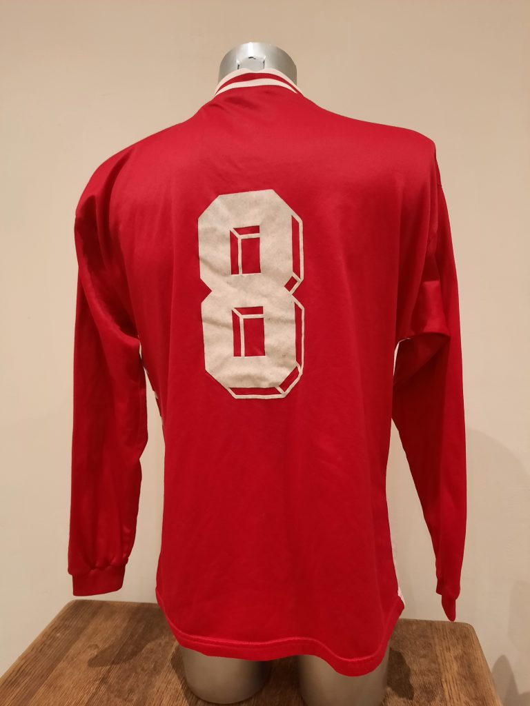 Vintage Adidas 1990ies red German ls amateur team football shirt #8 size L (2)
