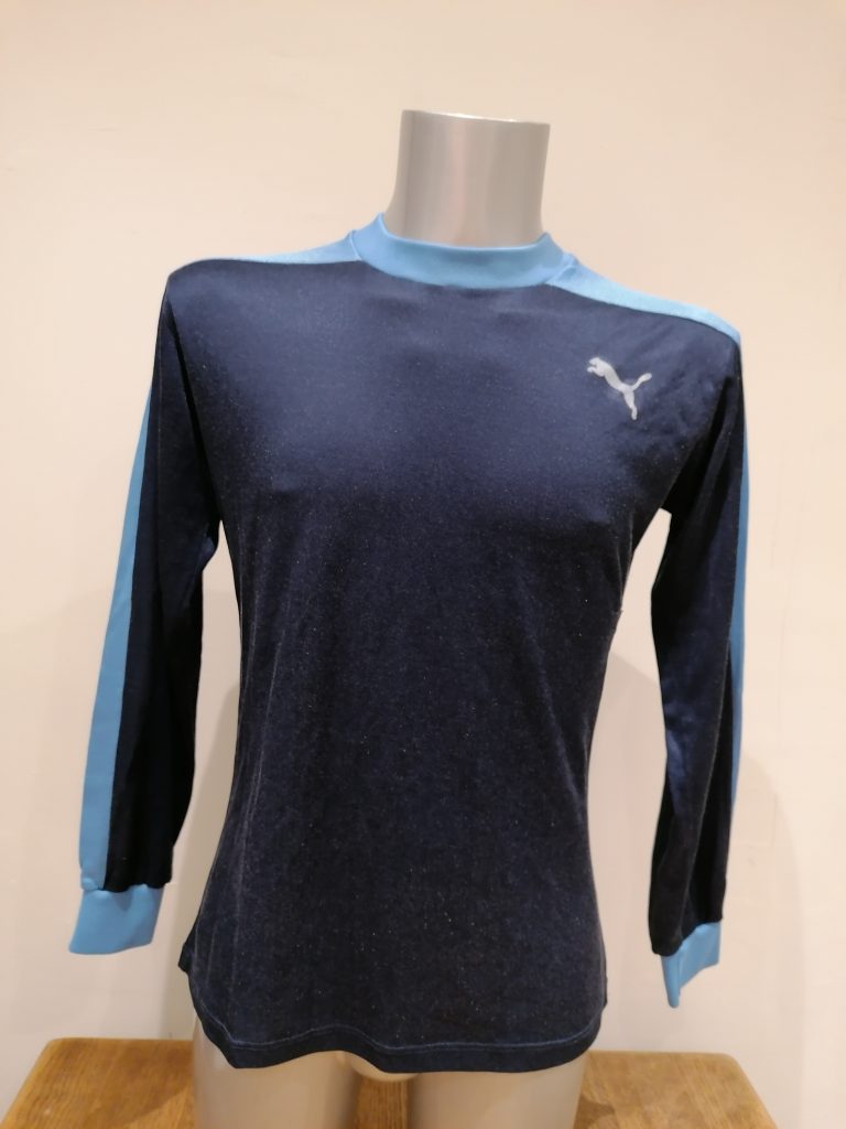 Vintage PUMA 1970ies 1980ies blue 9 football shirt size S made West Germany (2)