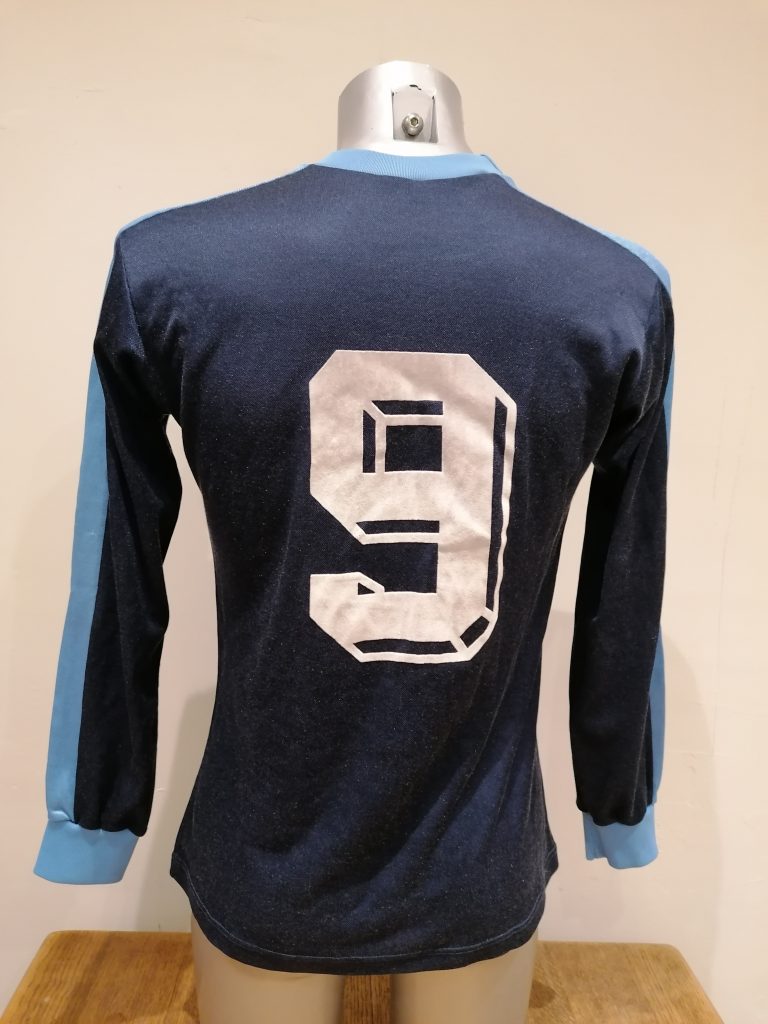 Vintage PUMA 1970ies 1980ies blue 9 football shirt size S made West Germany (5)