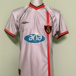 Vintage Galatasaray 2002 2003 third shirt Umbro jersey size M signed (1)