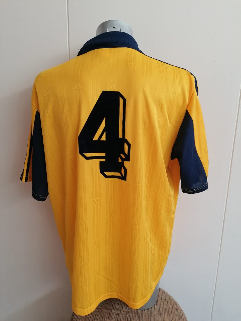 Vintage Adidas 2000 yellow football shirt #4 size XL (4)