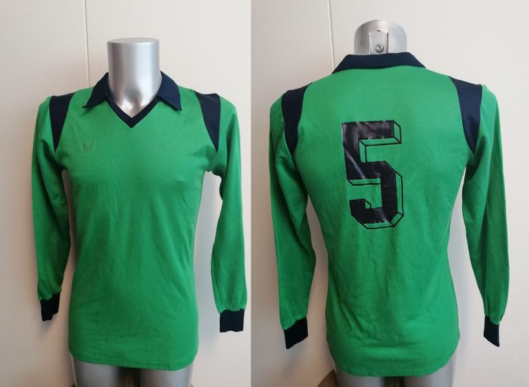 Vintage Erima 1970ies green football shirt #5 size M made in west germany (1)
