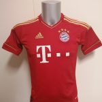 Bayern Munchen 2011 2012 home shirt adidas football top size Boys L 13-14Y (1)