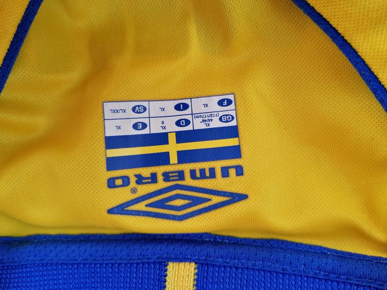 Vintage Sweden EURO2004 home shirt Ibrahimovic 10 Umbro size XL (6)